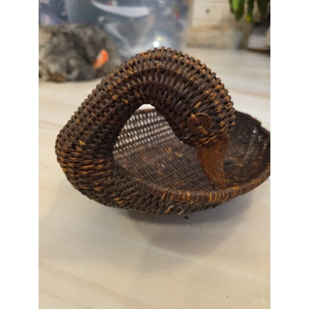 Vintage Antique‎ Duck Shaped Basket  E2